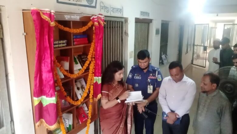 নান্দাইল মডেল থানায় বুক কর্নারের উদ্ভোধন 