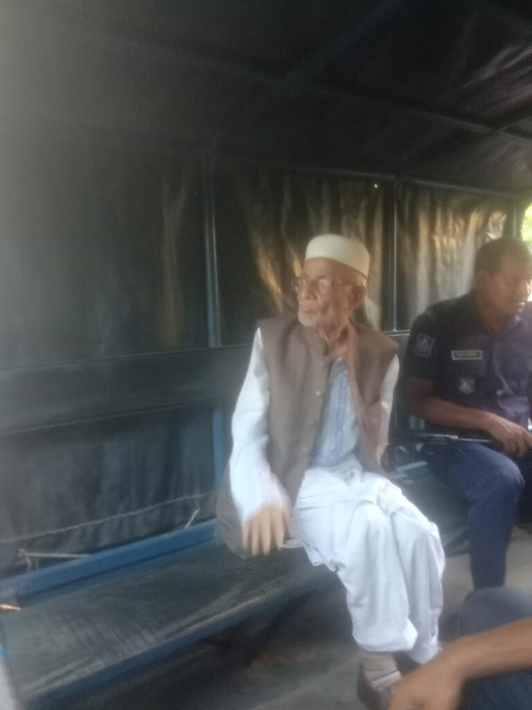 সাবেক ভূমিমন্ত্রীকে স্ত্রী সহ আটক করে পুলিশে দিলেন বিএনপি নেতারা