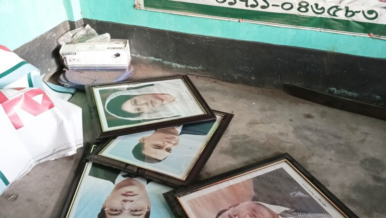 বকশীগঞ্জে জিয়া পরিবারের ছবি অবমাননার অভিযোগ।