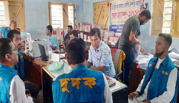 ঘুষ বাণিজ্য : মণিরামপুরের নেহালপুর ভূমি অফিসে দুদকের হানা