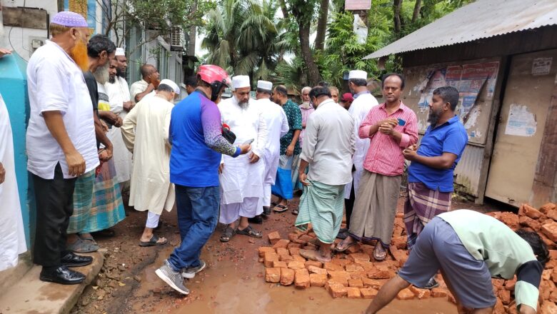 নোয়াখালীর চৌমুহনীতে জামায়াত নেতার হাত ধরেই দীর্ঘদিনের ক্ষতিগ্রস্ত রাস্তা সংস্কার শুরু হলো