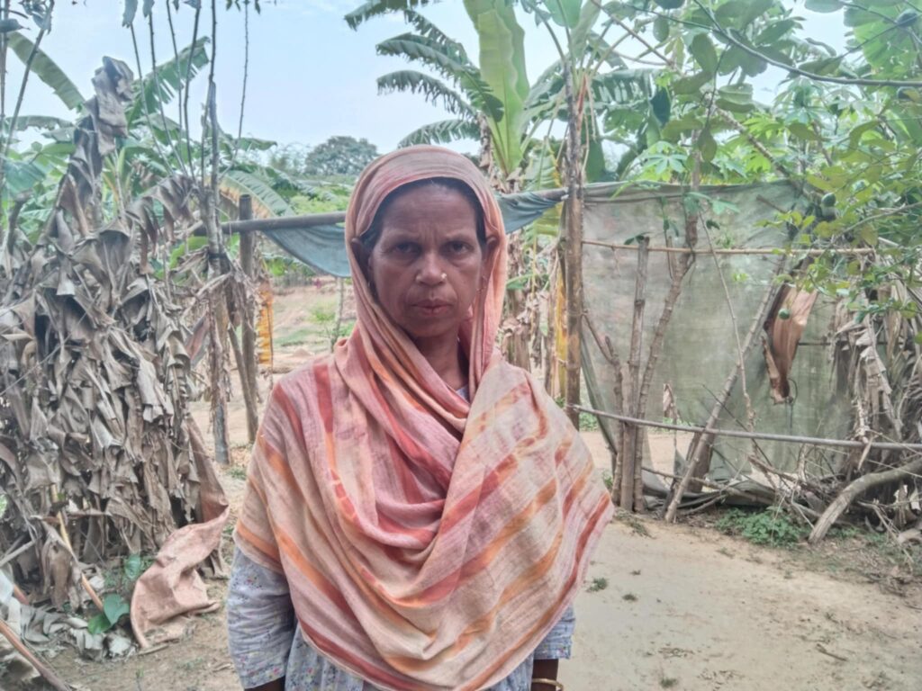 ৪০ বছরেও গৃহহীন মমেনার ভাগ্যে জুটেনি মাথা গুজার ঠাই