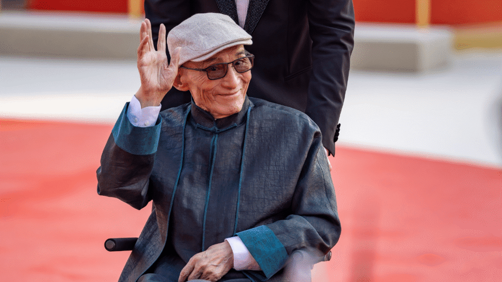 ৯২ বছর বয়সে কমিউনিস্ট পার্টিতে চীনা অভিনেতা