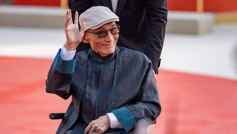 ৯২ বছর বয়সে কমিউনিস্ট পার্টিতে চীনা অভিনেতা, শুভেচ্ছা জানালেন প্রেসিডেন্ট সি