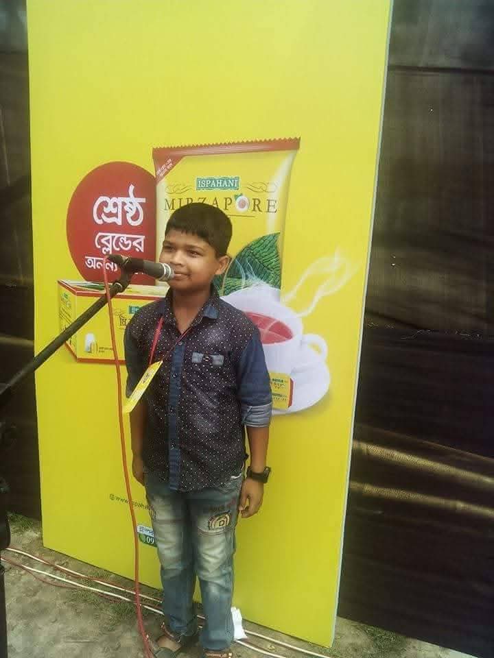 নাইজেরিয়ায় পাস্টর ক্রিসের হাতে যাজকত্ব লাভ