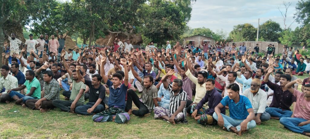 শ্রমিকদের অবস্থান কর্মসূচি পালন