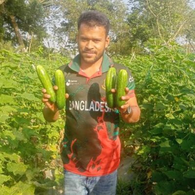 কৃষিতে সফল হোসেনপুরের শিক্ষিত যুবক রেদুয়ান