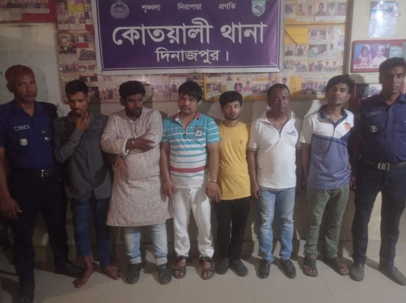 দিনাজপুর ইয়াবাসহ নারী-পুরুষ আটক