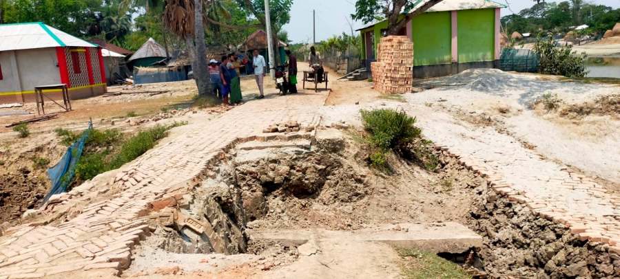তরমুজের ভরা মৌসুমে রাস্তা খুঁড়ে কালভার্ট