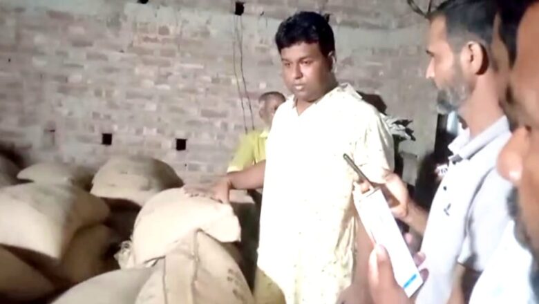 হাকিমপুরে খাদ্যবান্ধব কর্মসূচির সাড়ে ৫ মেঃ টন চাল ও ১০৪টি বস্তা জব্দ