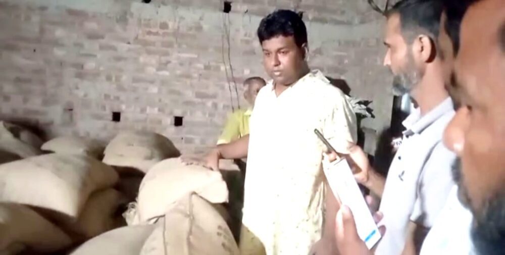 হাকিমপুরে খাদ্যবান্ধব কর্মসূচির সাড়ে ৫ মেঃ টন চাল ও ১০৪টি বস্তা  জব্দ