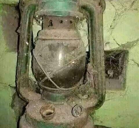 অন্যের জীবন আলোকিত করে নিজেই এখন অন্ধকারে