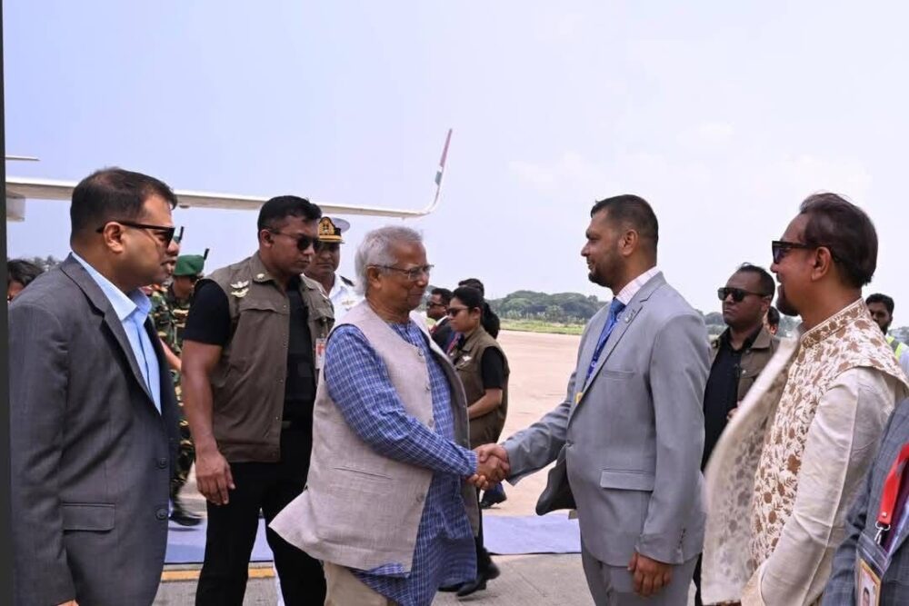 সরকার প্রধান হিসেবে প্রথমবারের মতো আজ নিজ জেলা চট্টগ্রামে আসলেন প্রধান উপদেষ্টা অধ্যাপক ড. মুহাম্মদ ইউনূস