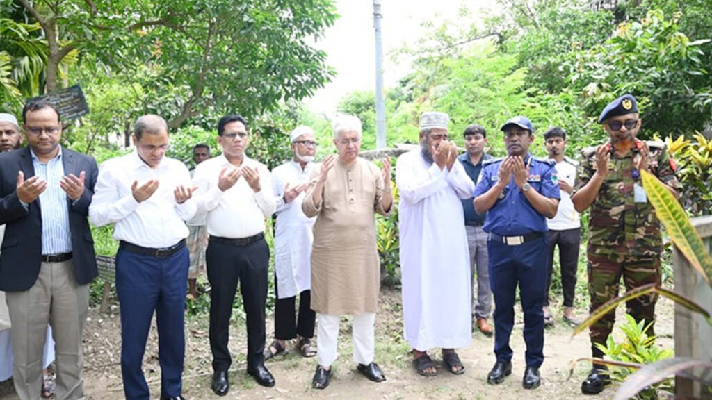 কবর জিয়ারতে