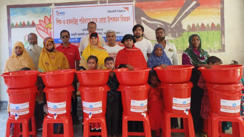 আমতলীতে ওয়ার্ল্ড ভিশন ও এনএসএস এর উদ্যোগে হাত ধোয়ার উপকরন বিতরনের উদ্বোধন