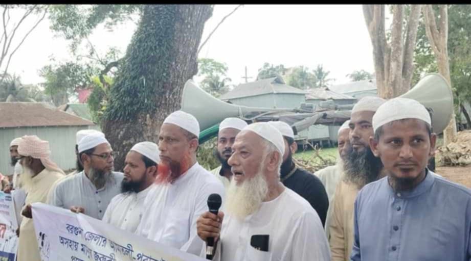 আমতলীতে খেয়াঘাটের ভাড়া কমানোর দাবীতে মানববন্ধন ও স্মারকলিপি প্রদান!
