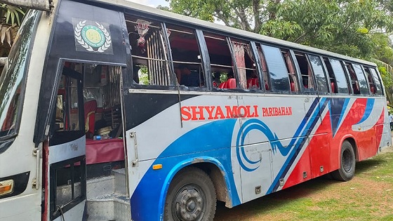 আমতলীতে লোকাল বাসের হেলপারকে মারধরের ঘটনায় ড্যাফোডিল ইন্টারন্যাশনাল ইউনিভার্সিটির দুই বাসে হামলা আহত ৯ শিক্ষার্থী