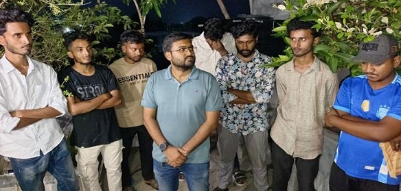 খুলনায় চাঁদা নিতে এসে বৈষম্য বিরোধী ছাত্র আন্দোলনের নেতাসহ আটক ৮