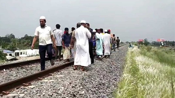 চিরিরবন্দরে ট্রেনে কাটা পড়ে অজ্ঞাত ব্যক্তির মৃত্যু