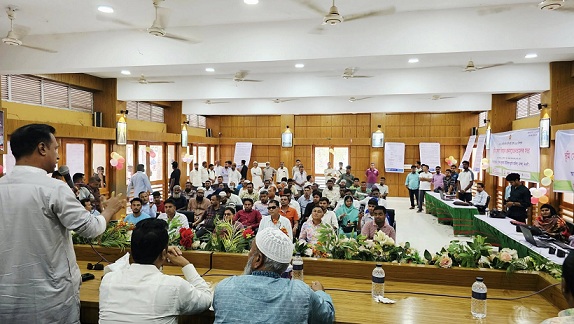 তিন দিনব্যাপি ভূমি উন্নয়ন মেলা উপলক্ষে মান্দায় ভূমি সেবা বিষয়ক জনসচেতনামূলক বর্ণাঢ্য র্যালি ও সভা