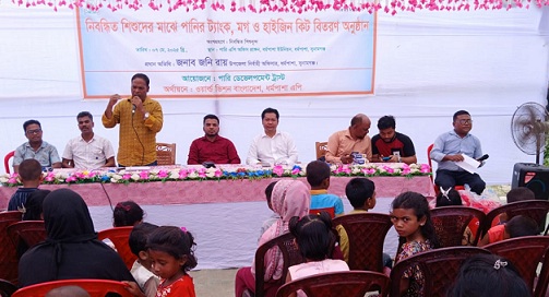ধর্মপাশায় ট্যাংকসহ হাইজিন সামগ্রী বিতরণ