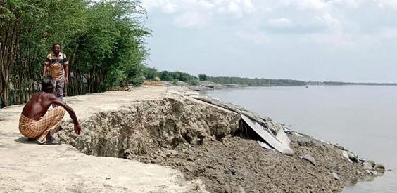 বাঁধের উৎকণ্ঠায় খুলনা উপকূলবাসীর আতঙ্ক