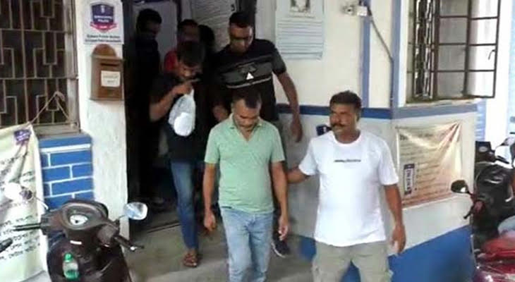 ভারতে গ্রেপ্তার