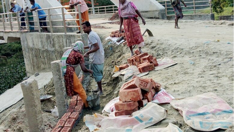 লাকসামে চার কোটি টাকার আর্চ সেতুর কাজ ,পাঁচ বছরেও শেষ হয়নি!