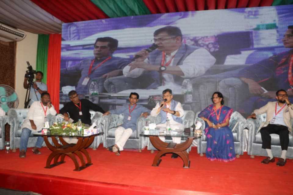 শিক্ষা, স্বাস্থ্য ও মৌলিক অধিকার নিয়ে তারুণ্যের ভাবনা’ শীর্ষক সেমিনার দলের নেতাকর্মী-তরুনরা ৩১ দফা মাহাকাব্যের অ্যাম্বাসেডর : সালাউদ্দীন আহমদ