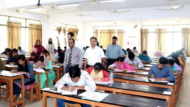দিনাজপুর হাজী দানেশ বিজ্ঞান ও প্রযুক্তি বিশ্ববিদ্যালয় ২০২৫-২৬ইং শিক্ষাবর্ষে ভর্তি পরীক্ষা চলছে