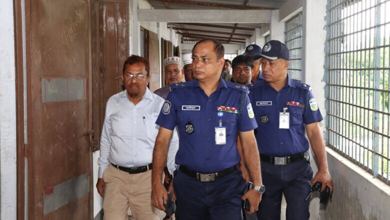 শেরপুরে এইচএসসি ও সমমান পরীক্ষা কেন্দ্র পরিদর্শন করলেন পুলিশ সুপার আমিনুল ইসলাম