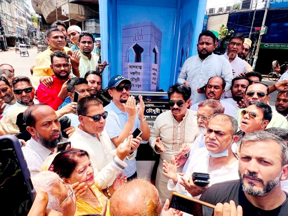 চট্টগ্রামে দস্তগীর চৌধুরী চত্বরের ভিত্তিপ্রস্তর স্থাপন করলেন মেয়র ডা. শাহাদাত হোসেন 