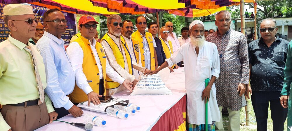 লায়নস ক্লাব অব ঢাকা নর্দানের উদ্যোগে নাসিরনগরে খাদ্য সামগ্রী বিতরণ ও চক্ষু চিকিৎসা শিবির অনুষ্ঠিত