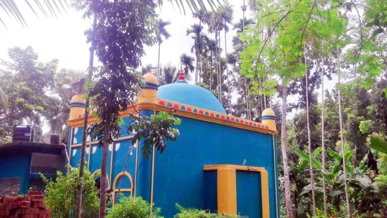 নড়াইলে এক রাতেই নির্মিত হয় পুকুরসহ মসজিদ
