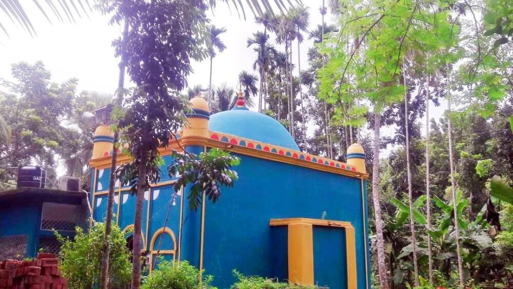 নড়াইলে এক রাতেই নির্মিত হয় পুকুরসহ মসজিদ