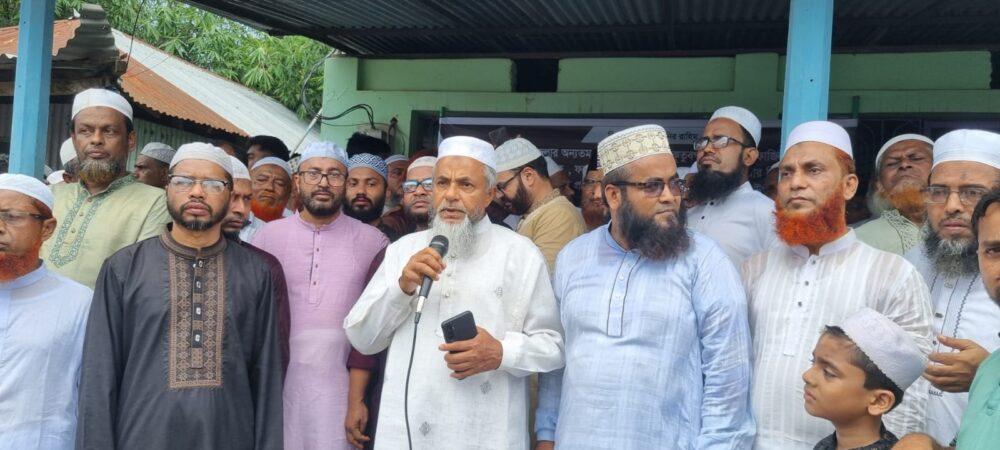 চলে গেলেন ইসলামী আন্দোলনের এক উজ্জ্বল নক্ষত্র (কছি হুজুর) ; জানাজা শামীম সাইদীর অংশগ্রহণ 