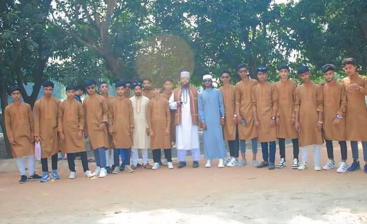দাখিল পরীক্ষার ফলাফলে সাফল্যের শীর্ষে কালিকাপুর আলিম মাদ্রাসা