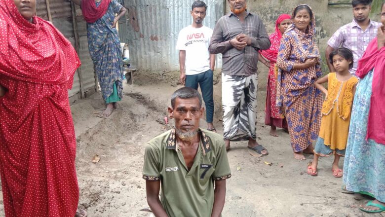 মান্দায় চলাচলের রাস্তা না থাকায় ৩০ টি পরিবারের চরম ভোগান্তি