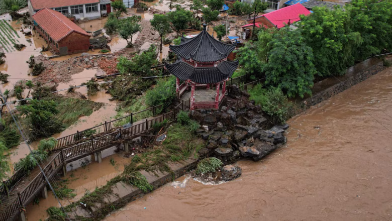 বেইজিংয়ে ভারী বৃষ্টিপাত-ভূমিধসে মৃত ৩০