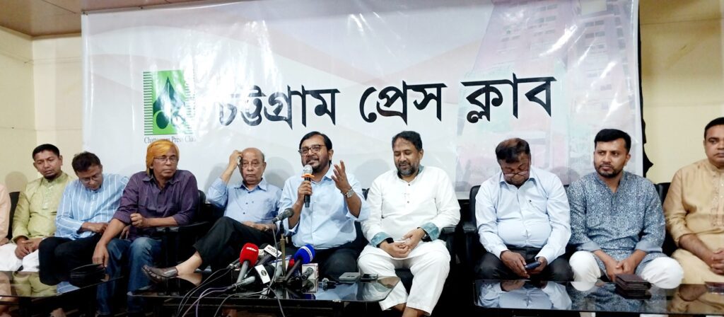 মতবিনিময়কালে মজিবুর রহমান মঞ্জু