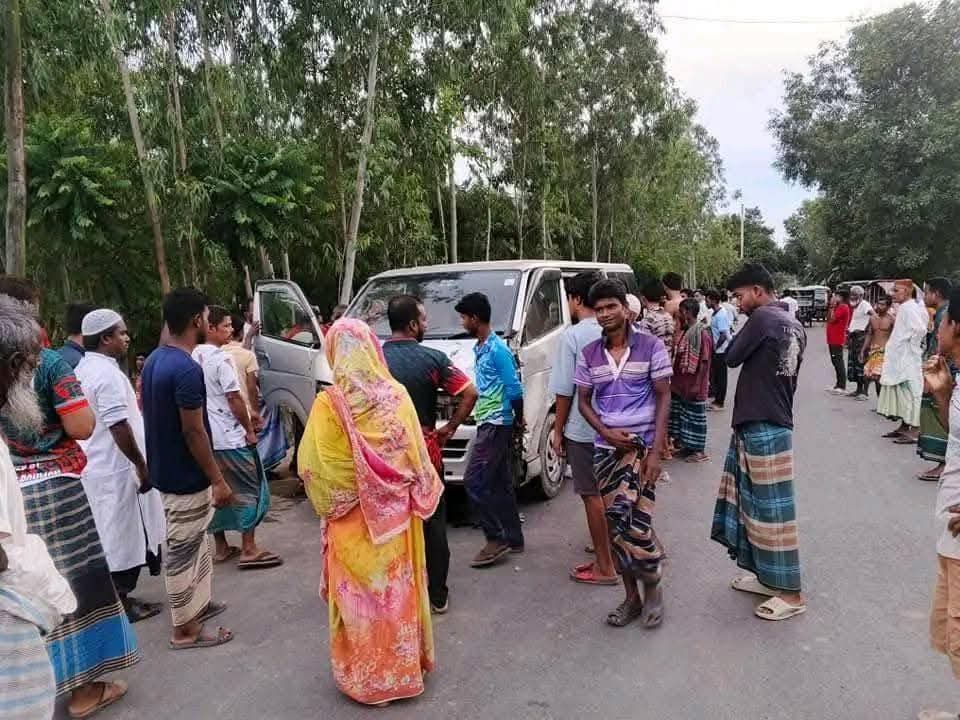 মাইক্রোবাস চাপায় মৃত্যু ও আহত