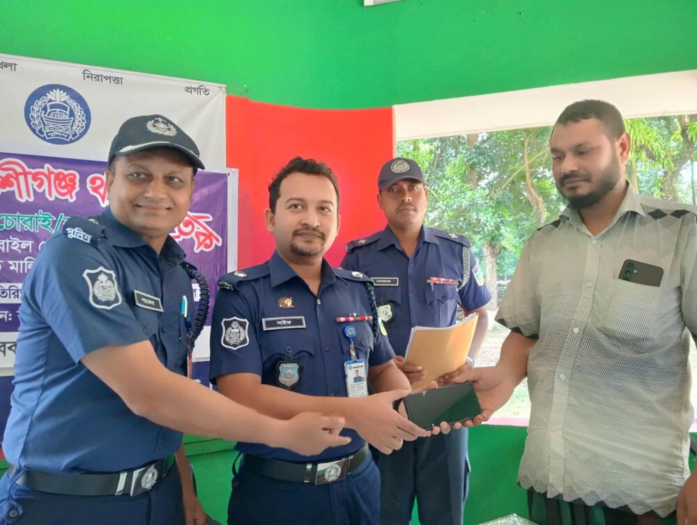 হারানো ১৫ টি মোবাইল উদ্ধার করে প্রকৃত মালিকদের কাছে হস্তান্তর করেছে বকশীগঞ্জ থানা পুলিশ