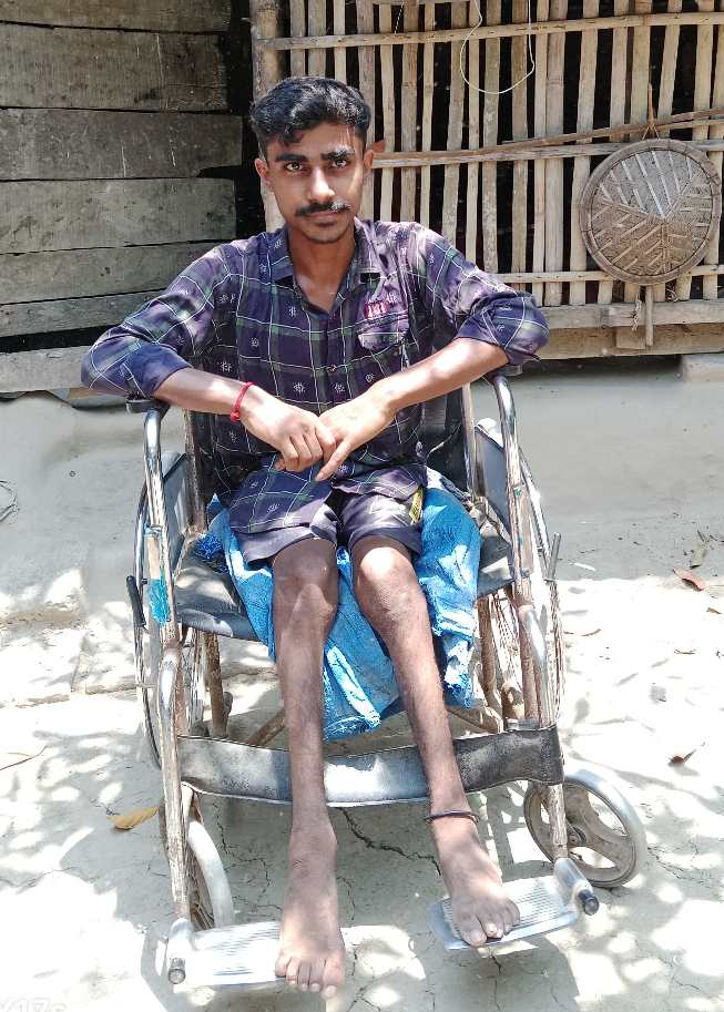 হুইলচেয়ারে প্রতিবন্ধী