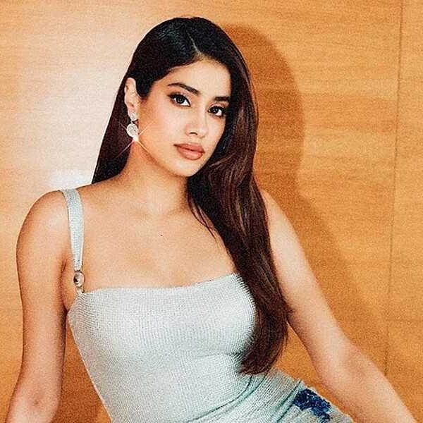 ৩০ লাখ কুকুর হত্যার সিদ্ধান্তে ক্ষুব্ধ জাহ্নবী কাপুর