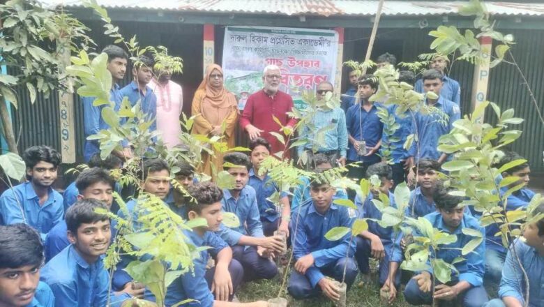 নান্দাইলে ৩টি শিক্ষা প্রতিষ্ঠানে গাছের চারা বিতরণ