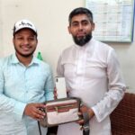 পড়ে পাওয়া ব্যাগে লক্ষ টাকার ফোন ও স্বর্নালংকার মালিককে পৌঁছে দিলেন বাকৃবি শিক্ষার্থী