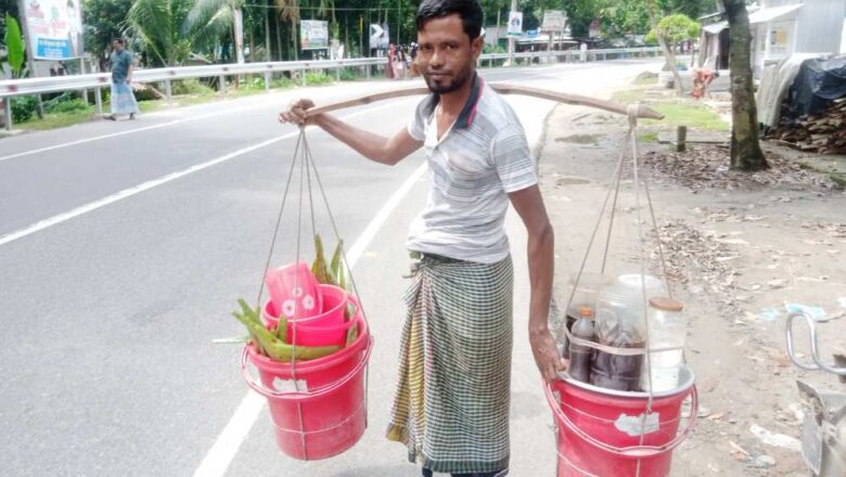 শরবত বিক্রি করে চলে কাওছার মিয়ার সংসার