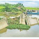 নাসির নগরে কুকুরিয়া খালের ভাঙ্গা ব্রিজের ধ্বংসাবশেষ, চরম ভোগান্তিতে এ জনপদে মানুষ