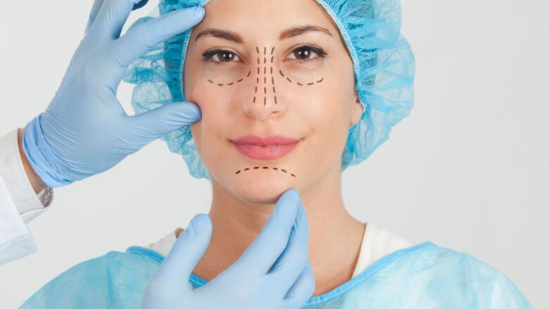 অনলাইন ডেটিং কীভাবে বাড়িয়ে দিচ্ছে নারীদের কসমেটিক সার্জারির প্রবণতা