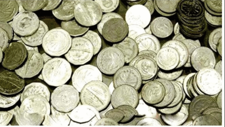 নাসির নগরে অদৃশ্য কারণে অচল ধাতব মুদ্রা এক ও দুই টাকার কয়েন